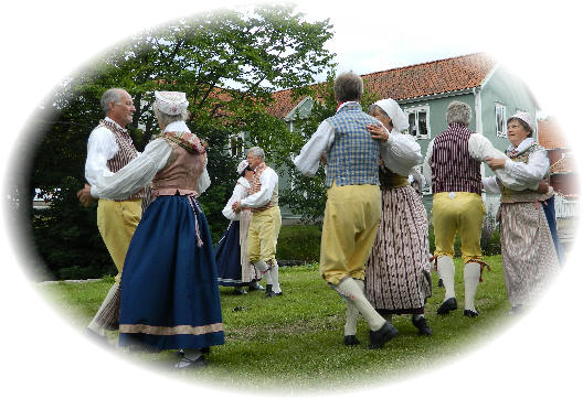 Folkdansare i Asarum